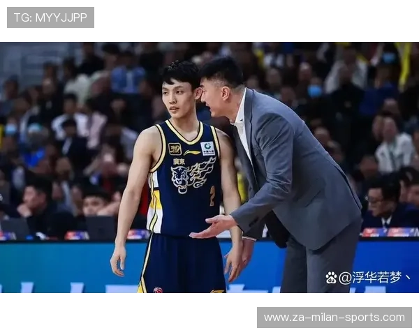 世界篮球邀请赛中国球员在关键时刻命中制胜球